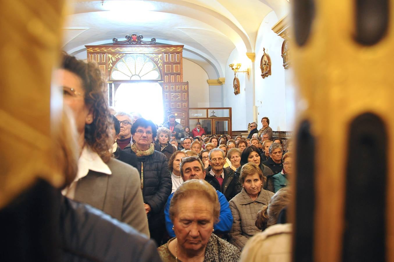 Sádado, 16 de abril: El 'Cristo Bendito' de Serradilla (Cáceres) sale en procesión 35 años después a pesar de la lluvia. Fotografía: David Palma