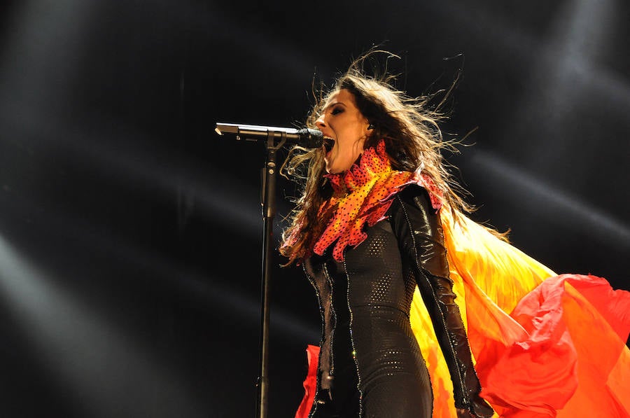 Sábado, 23 de abril: El recinto del polígono Cepansa de Don Benito se llenó para disfrutar del tour 'Caos' de Malú. Fotografía: Estrella Domeque