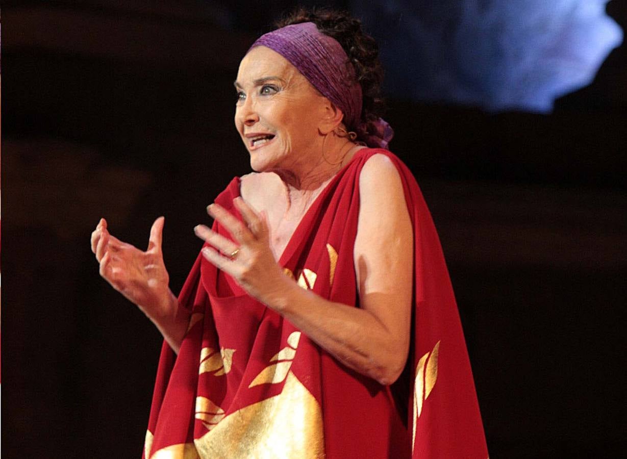 Miércoles, 11 de mayo. La actriz, directora y escenógrafa española Nuria Espert fue galardonada con el premio Princesa de Asturias de las Artes. EFE Fotografías: Agencias