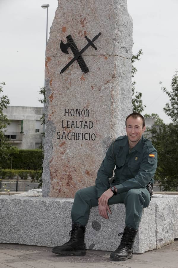 Martes, 17 de mayo. Un Guardia Civil destinado en Garrovillas de Alconétar (Cáceres) salvó la vida a un bebé al reanimarle en una parada cardiorespiratoria. Fotografía: Lorenzo Cordero