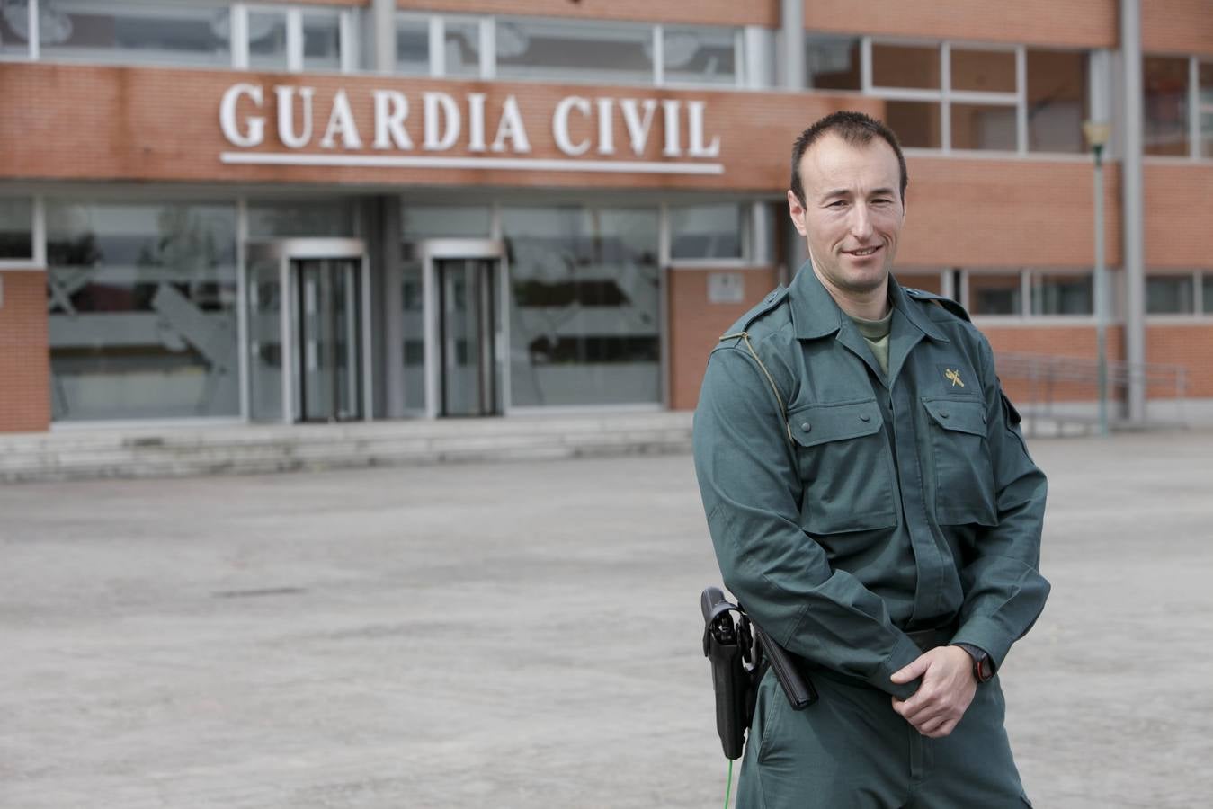 Martes, 17 de mayo. Un Guardia Civil destinado en Garrovillas de Alconétar (Cáceres) salvó la vida a un bebé al reanimarle en una parada cardiorespiratoria. Fotografía: Lorenzo Cordero