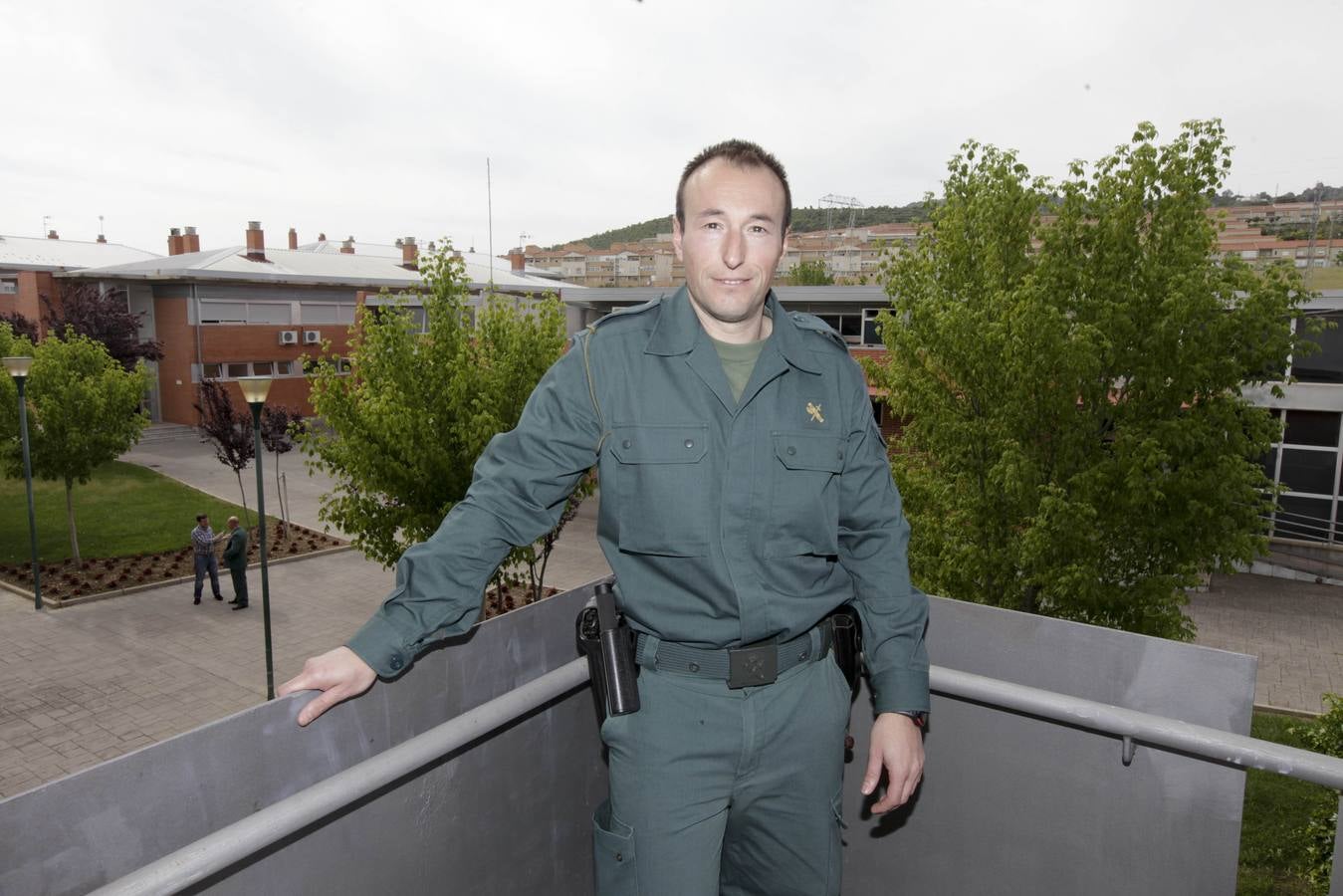 Martes, 17 de mayo. Un Guardia Civil destinado en Garrovillas de Alconétar (Cáceres) salvó la vida a un bebé al reanimarle en una parada cardiorespiratoria. Fotografía: Lorenzo Cordero