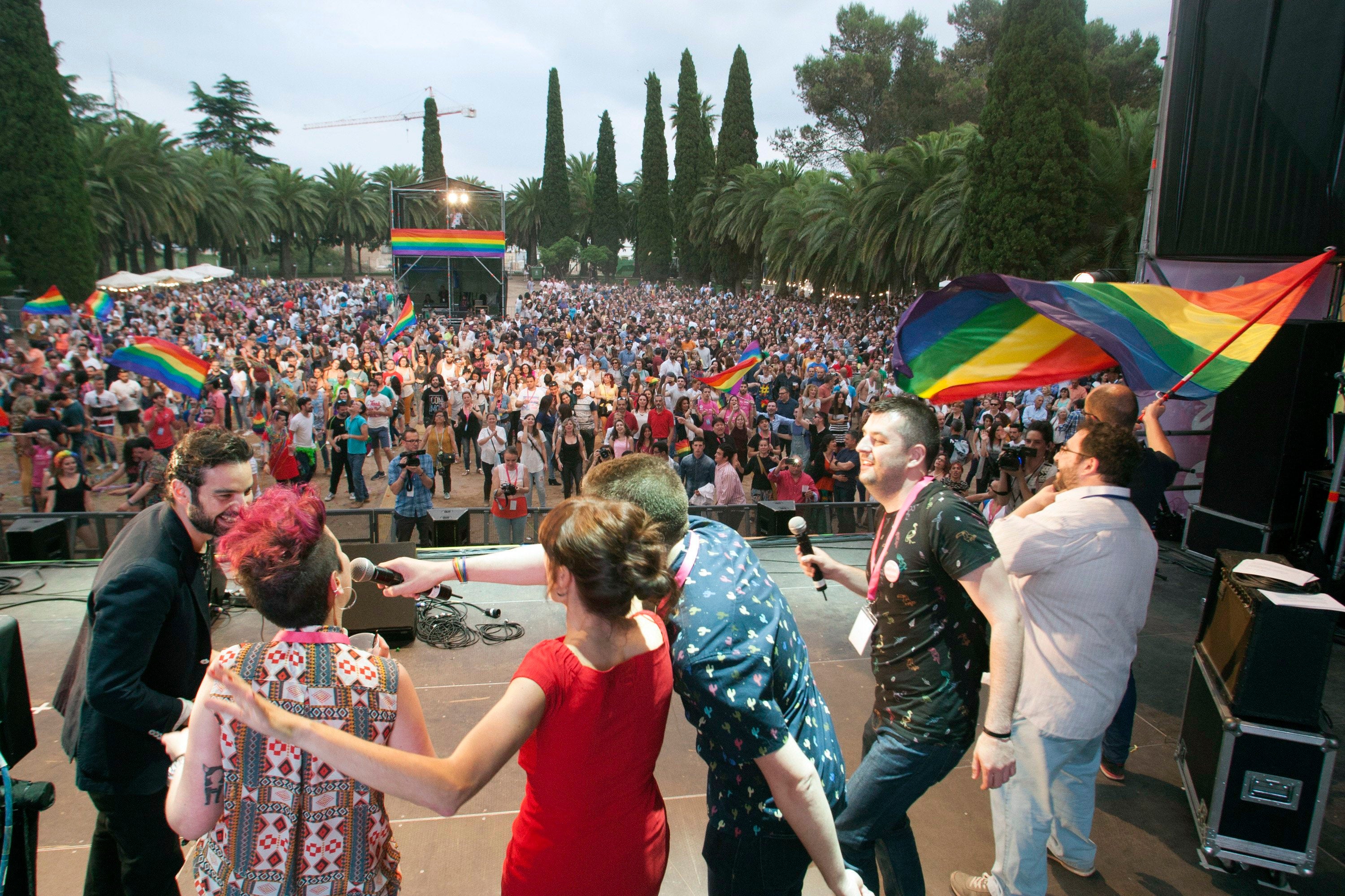 Los Palomos toman las calles de Badajoz