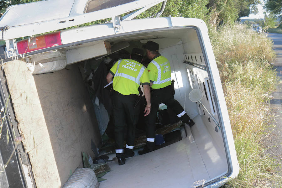 Mueren dos hombres y una mujer en una colisión frontal en Montehermoso