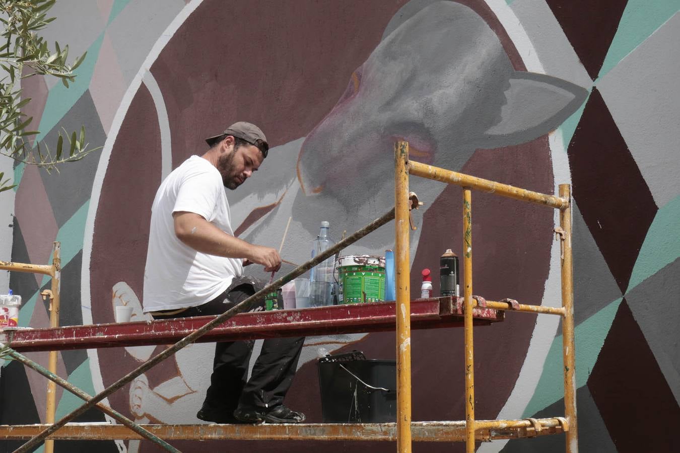 Mural sobre maltrato animal en Serradilla