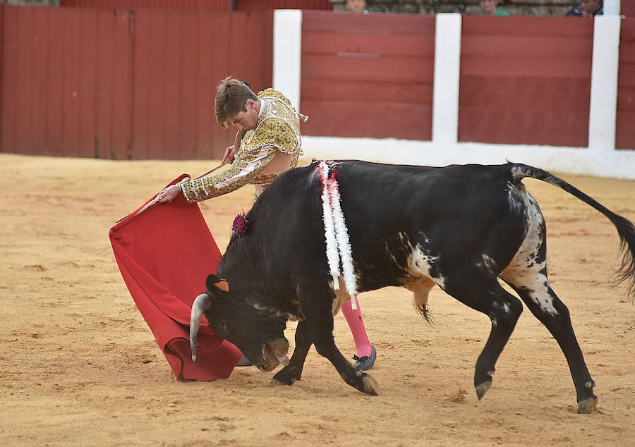 Puerta grande para José Rojo y Alejandro Mora en su presentación en Plasencia