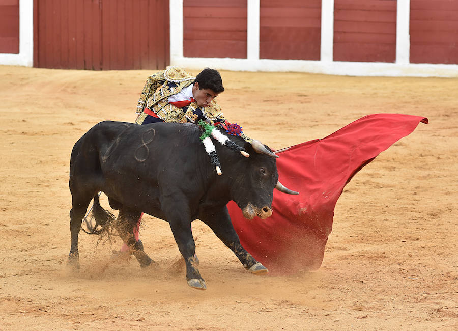 Puerta grande para José Rojo y Alejandro Mora en su presentación en Plasencia