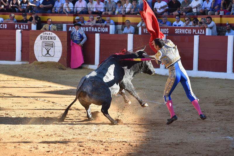 Sólo Juan del Álamo pudo aprovechar una complicada victorinada en Plasencia