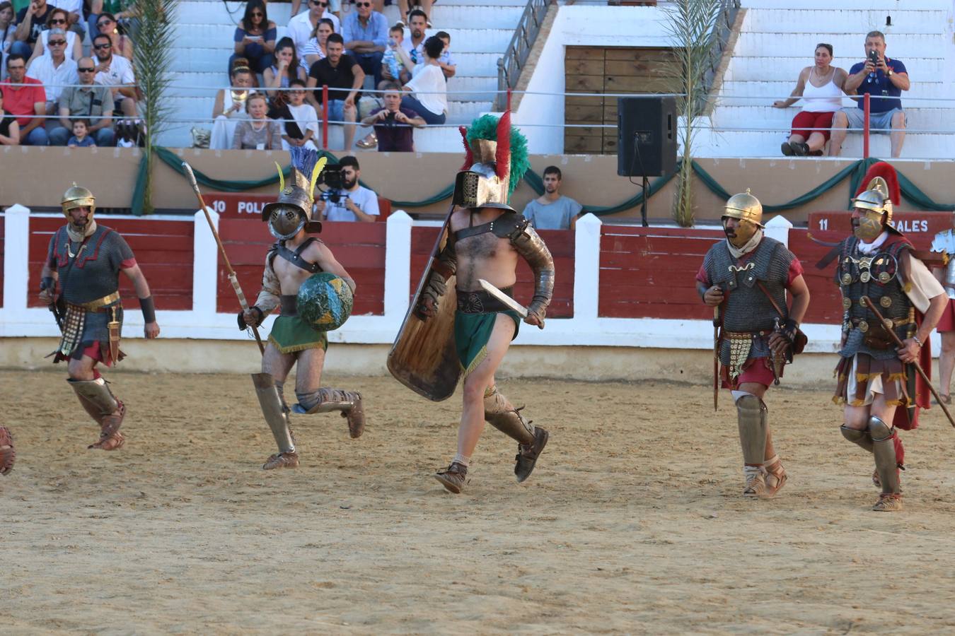 Sábado, 11 de junio: Mucho público en las recreaciones en el Templo de Diana y éxito de participación en el 'pan y circo' de la plaza de toros dentro de las actividades de Emérita Lvdica que se celebró en Mérida . Fotografía : Agencias