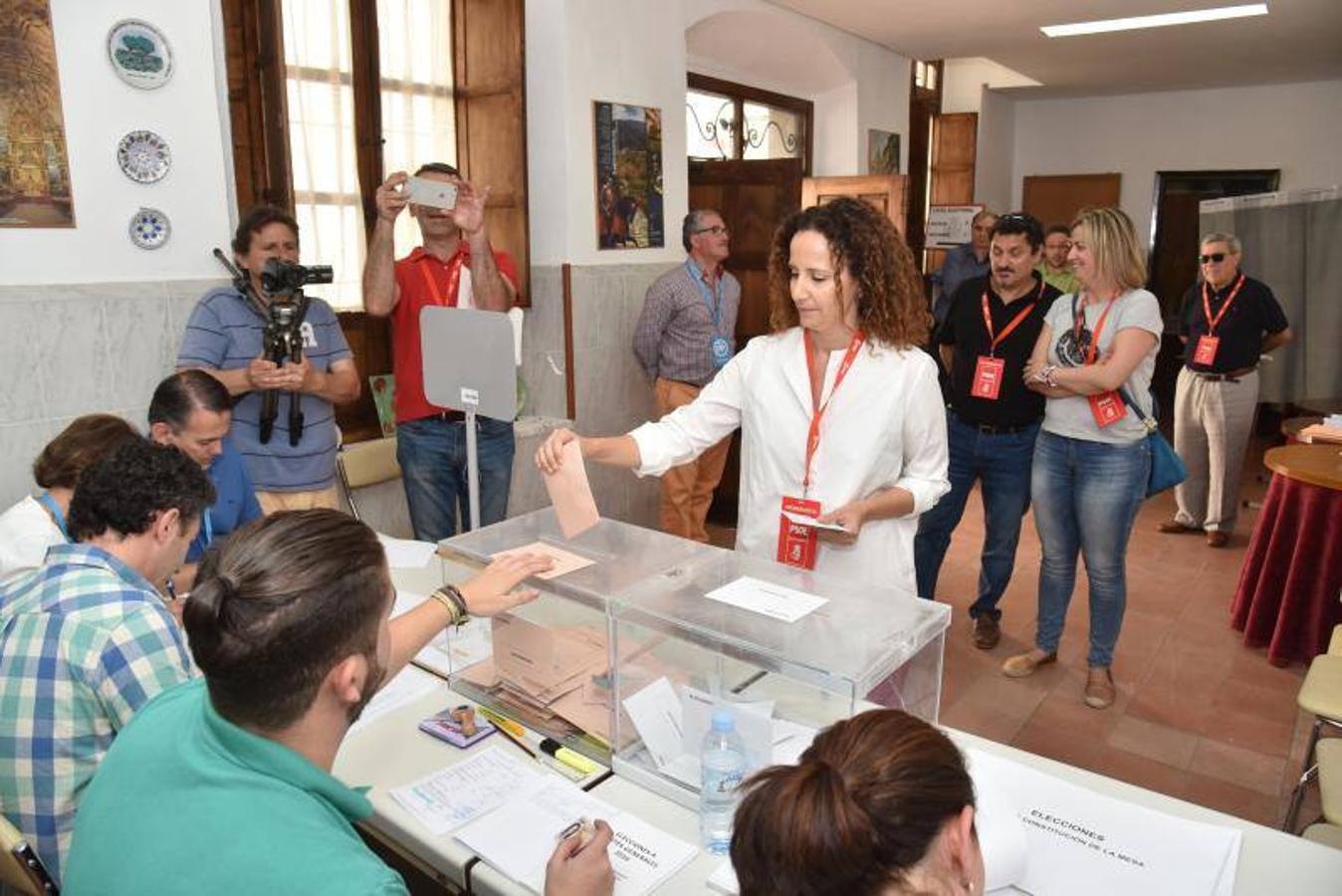 La cabeza de lista del PSOE al Congreso por Cáceres, Pilar Lucio, ha puesto de manifiesto la "importancia" que para los socialistas tiene la jornada electoral.|PALMA