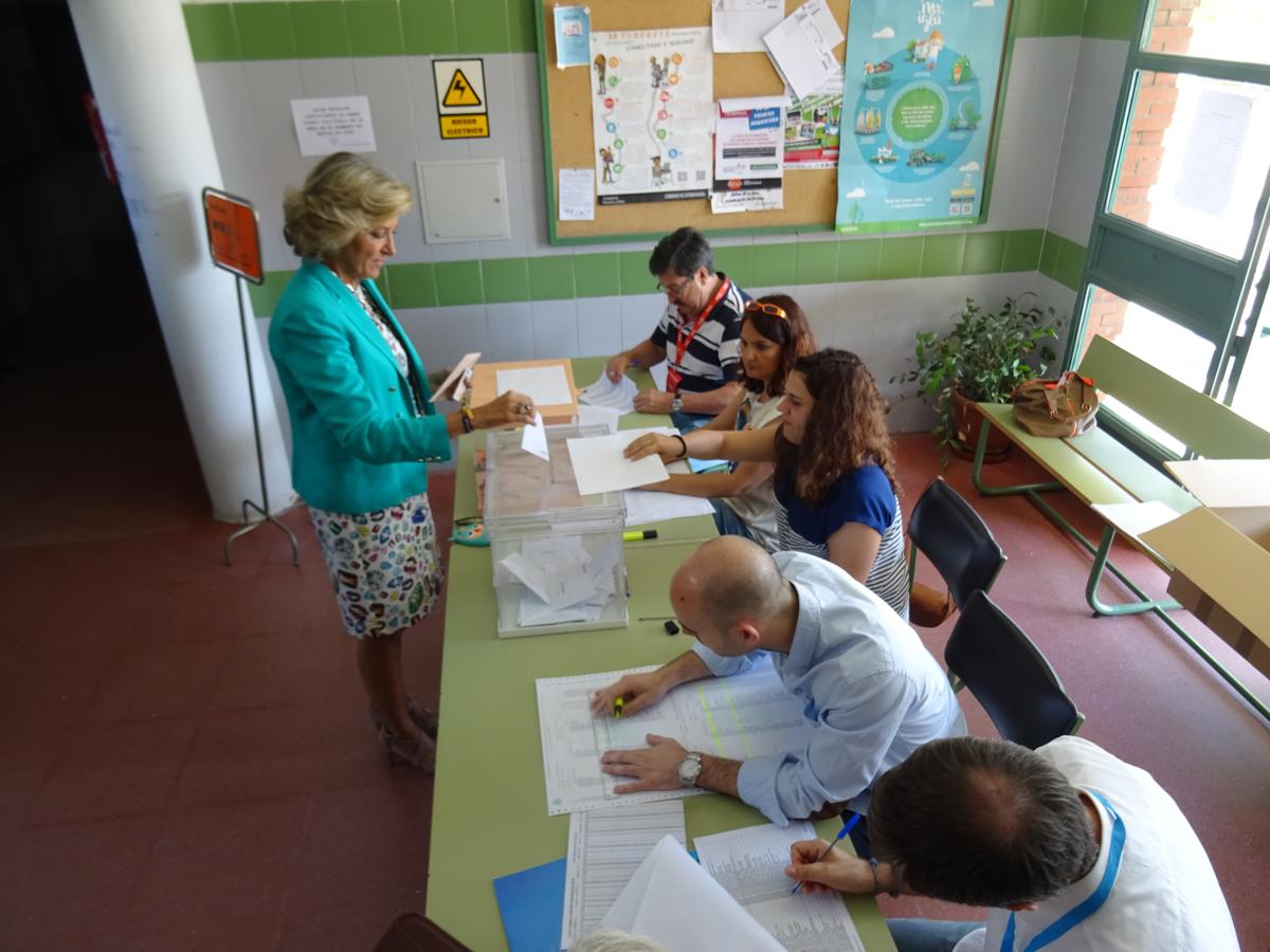 La delegada del Gobierno en Extremadura, Cristina Herrera, ha votado en Badajoz