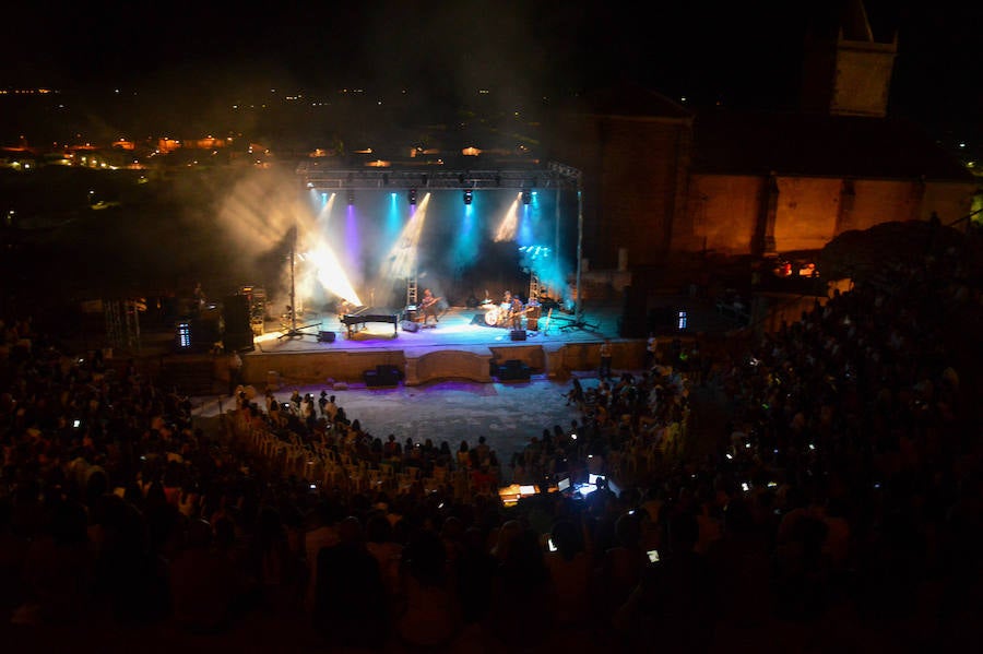 Pablo López ofrece el primer concierto en el Teatro de Medellín