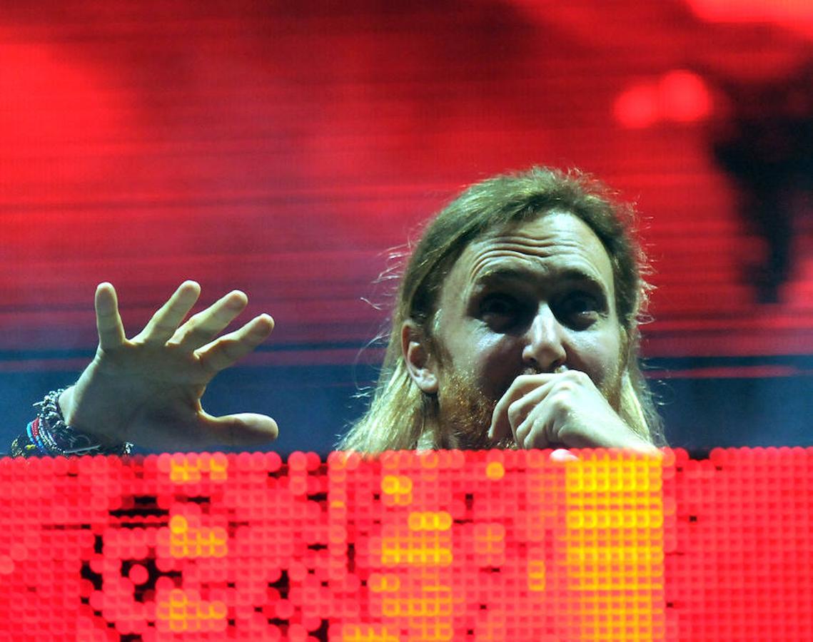 Miles de personas vibran al ritmo de David Guetta