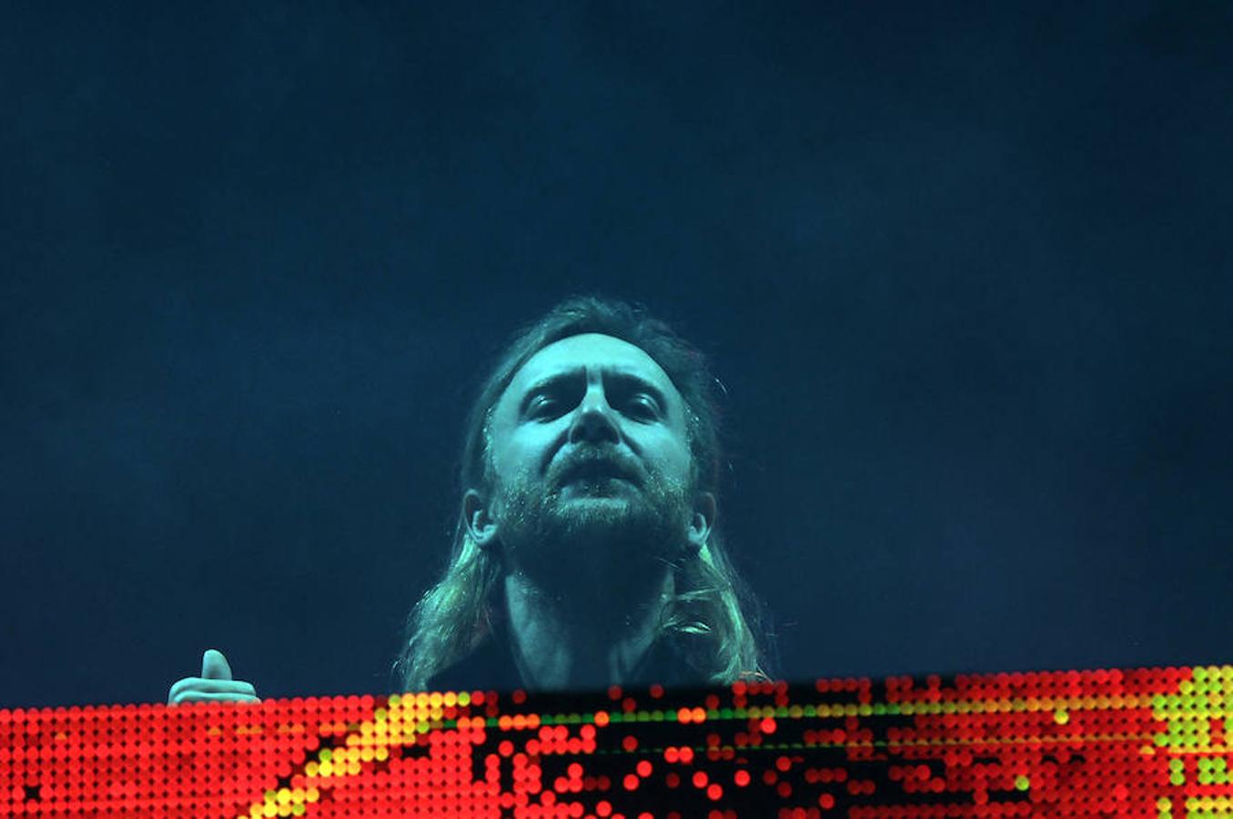 Miles de personas vibran al ritmo de David Guetta