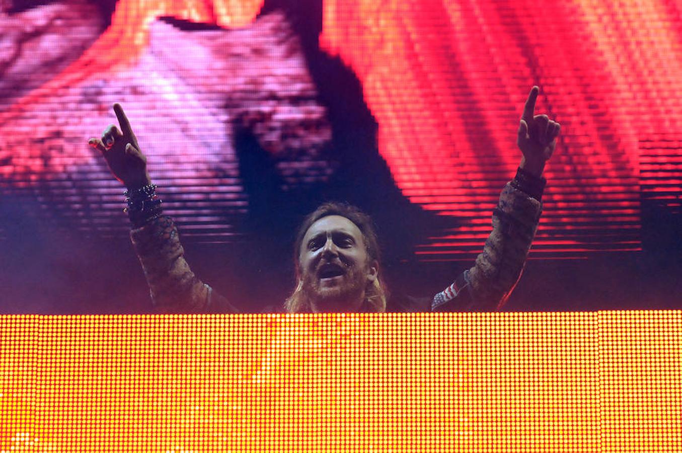 Miles de personas vibran al ritmo de David Guetta