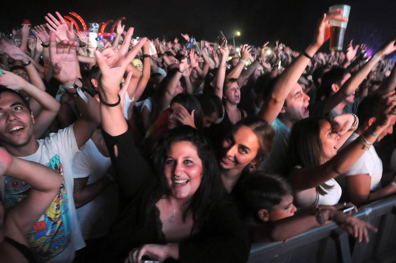 Miles de personas vibran al ritmo de David Guetta