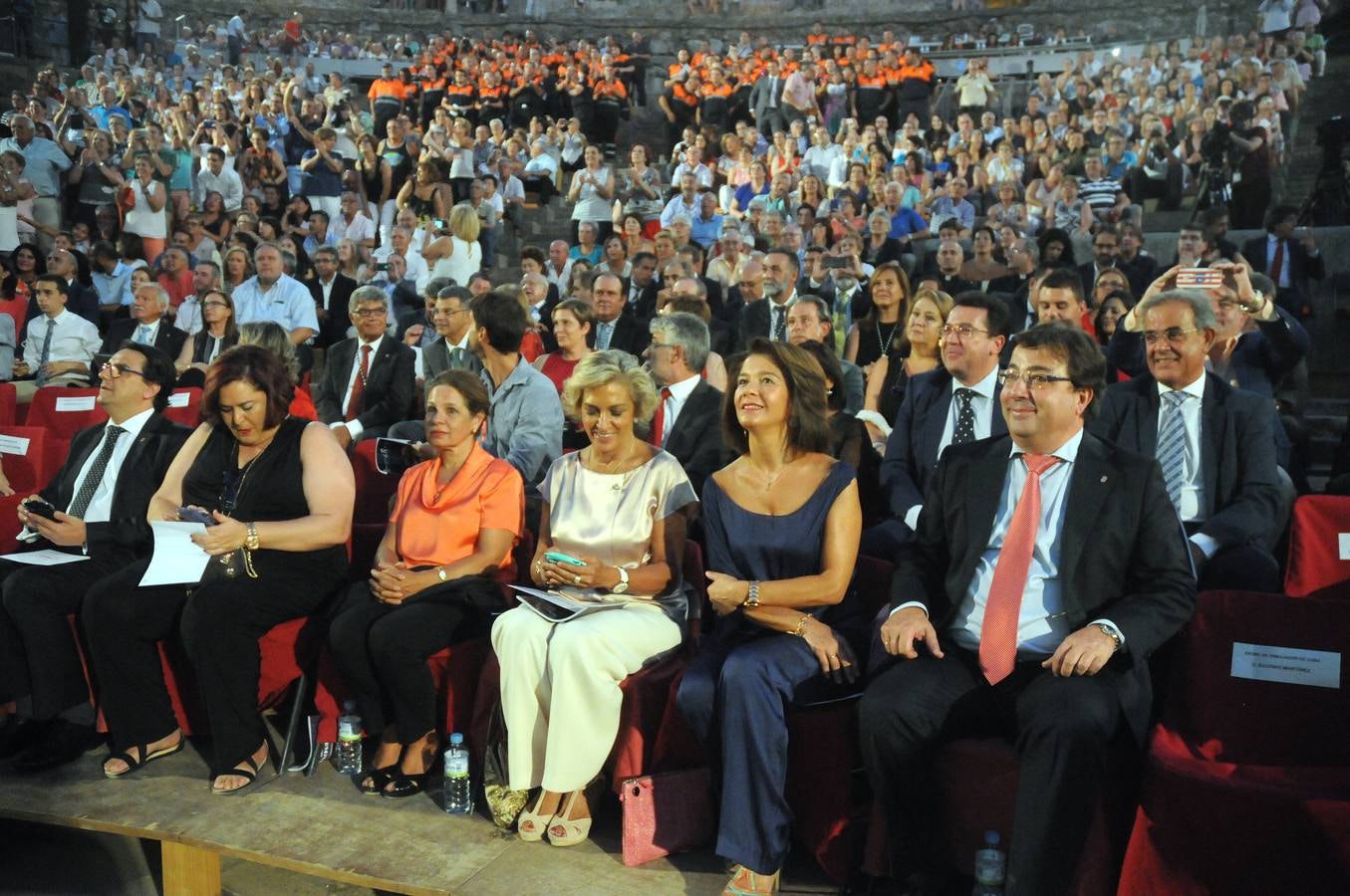 Miércoles, 7 de septiembre: El Teatro Romano de Mérida acogió un año más la entrega de las Medallas de Extremadura. Los galardonados fueron José Luis Pérez Chiscano (Naturalista), Carmen Fernández-Daza (Centro Universitario Santa Ana), Francisco Muñoz (Federación de Folclore), Julio César Herrero (Alcalde de Moraleja) y Juana Curiel (Voluntaria de Protección Civil). Fotografías: Brígido Fernández.