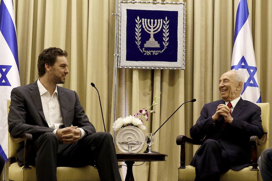 Simón Peres también recibió en su residencia de Jerusalen al jugador de baloncesto, Pau Gasol.