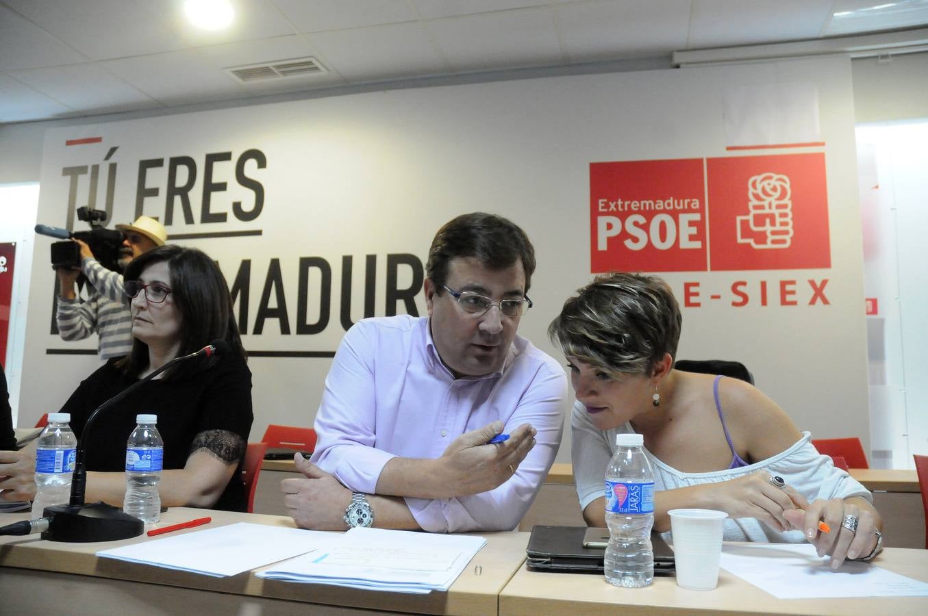 Los socialistas extremeños debaten su postura sobre el PSOE