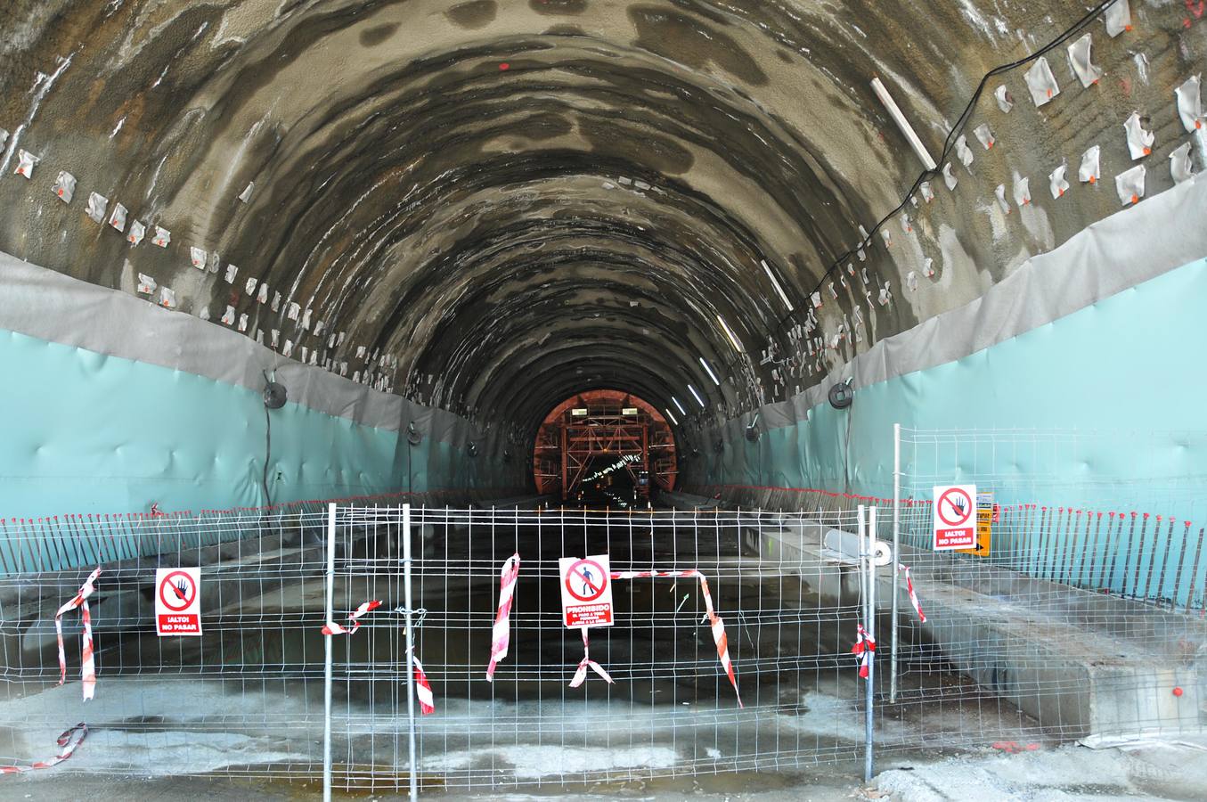 Jueves, 20 de octubre: Los once puentes y el túnel del futuro trazado del AVE comienzan a cambiar el paisaje entre Plasencia y Cáceres. Fotografías: David Palma.
