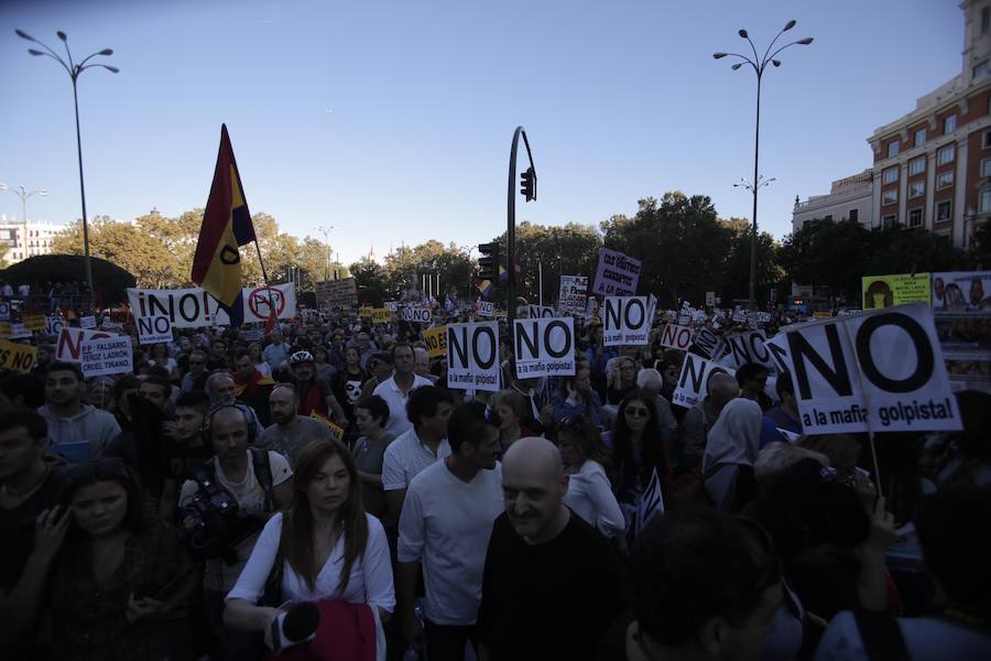 &#039;Rodea el Congreso&#039; por la investidura de Rajoy