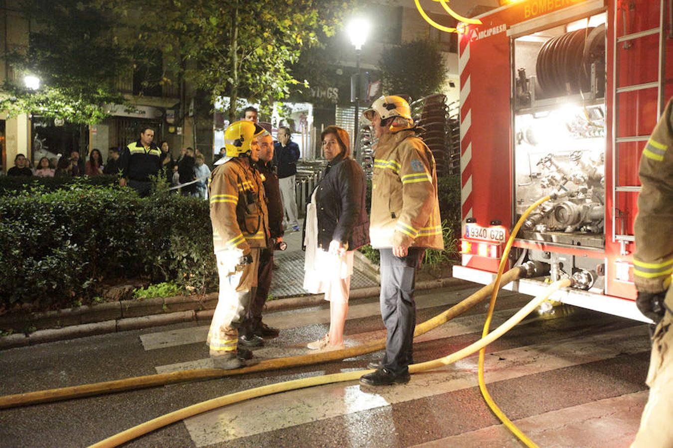 Un muerto y 13 heridos por la explosión en un edificio del centro de Cáceres