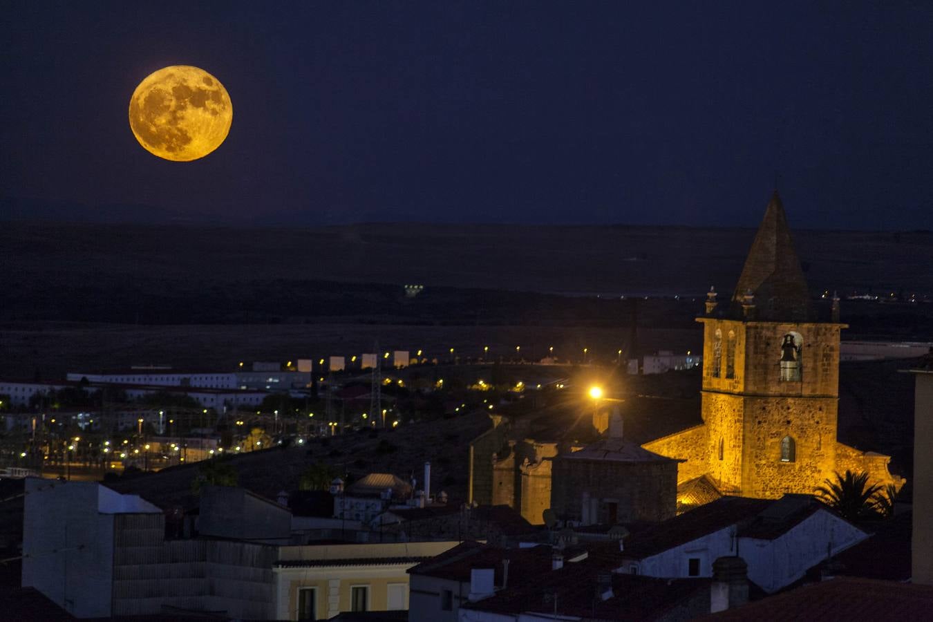 La superluna de Cáceres