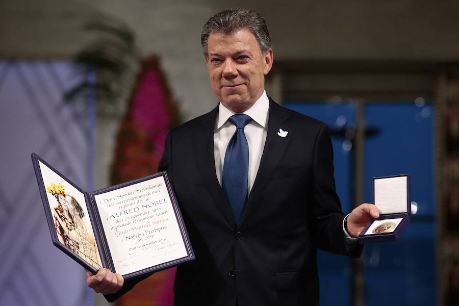 Santos recibe el Nobel de la Paz y da por terminada la guerra en Colombia