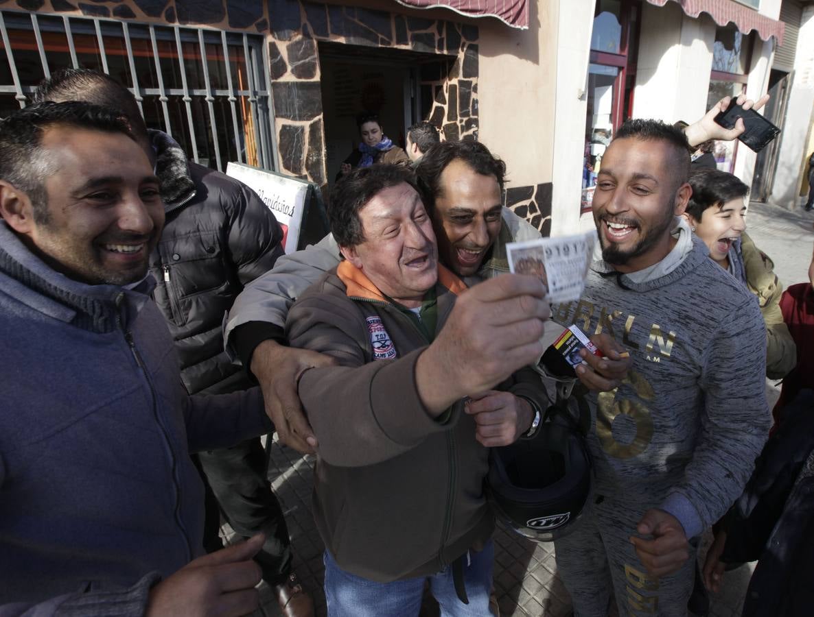 Jueves, 22 de diciembre: La Lotería de Navidad repartió por Extremadura varios premios destacando un segundo premio en Almendralejo.Fotografías: Agencias