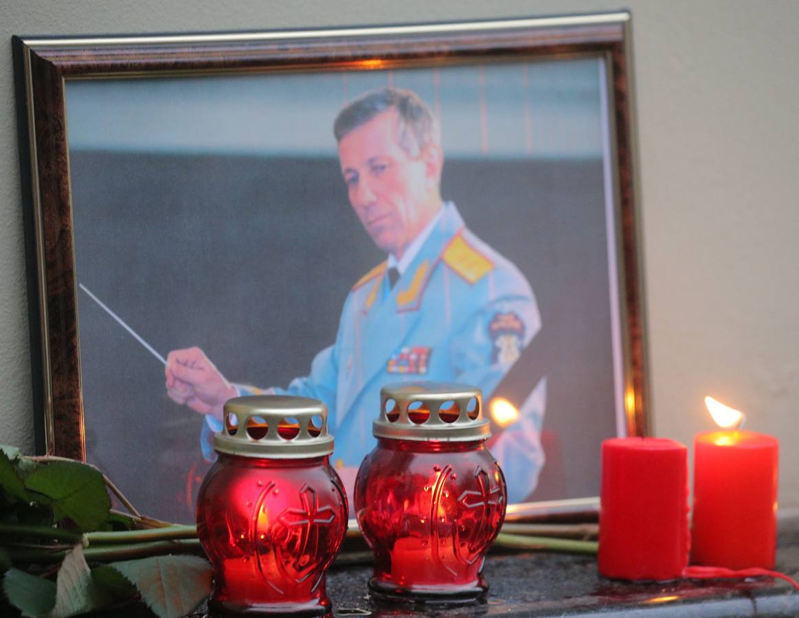 Domingo, 25 de diciembre. Tragedia en el Mar Negro. Un avión militar ruso en el que viajaban 90 personas, entre ellas 60 miembros del coro del Ejército Rojo, cayó al agua a los 20 minutos de su despegue del aeropuerto de Sochi. Fotografías: Agencias