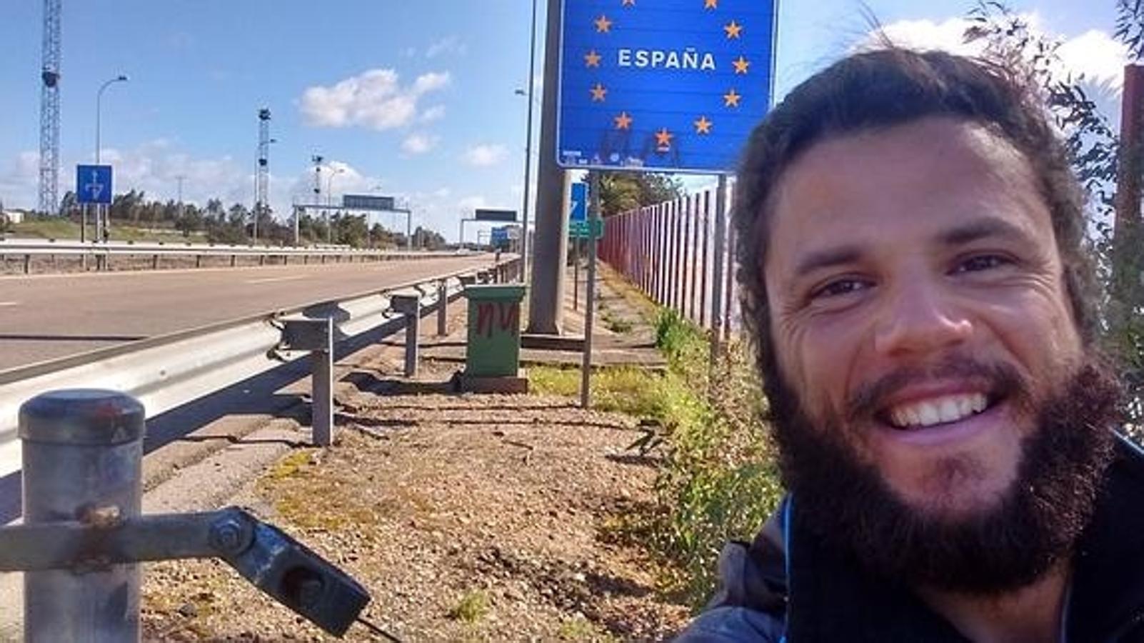 Volver a casa tras recorrer el mundo. Las aventuras de Nacho Dean recorriendo el mundo ocupan,  también, un lugar importante en esta lista. Este malagueño de 35 años regresó a España en Marzo, después de viajar por cuatro continentes durante tres años. La primera ciudad española que pisó fue Badajoz.