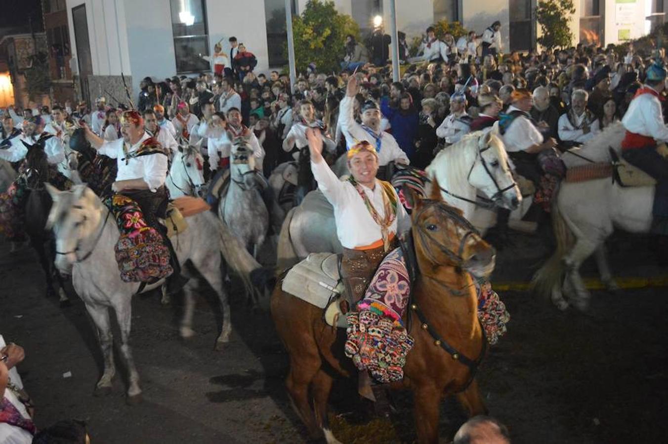 Alegría colectiva en Pela en honor a San Antón