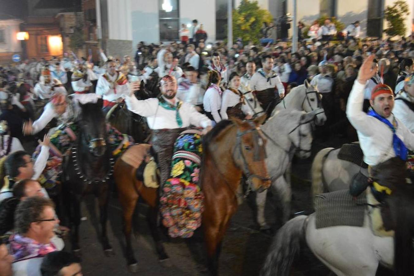 Alegría colectiva en Pela en honor a San Antón