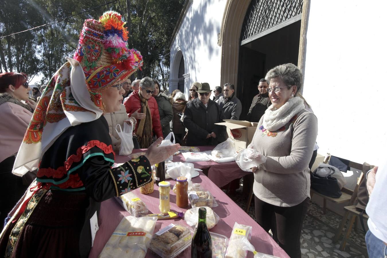 Los Santos Mártires agotan las 2.000 roscas de anís