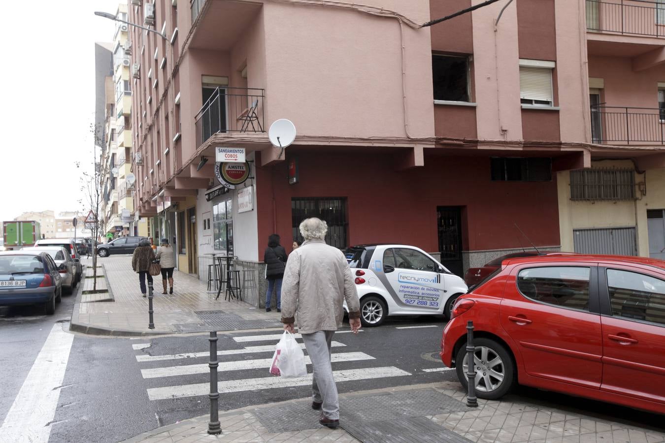 Un herido en el incendio de un piso ocupado por siete personas