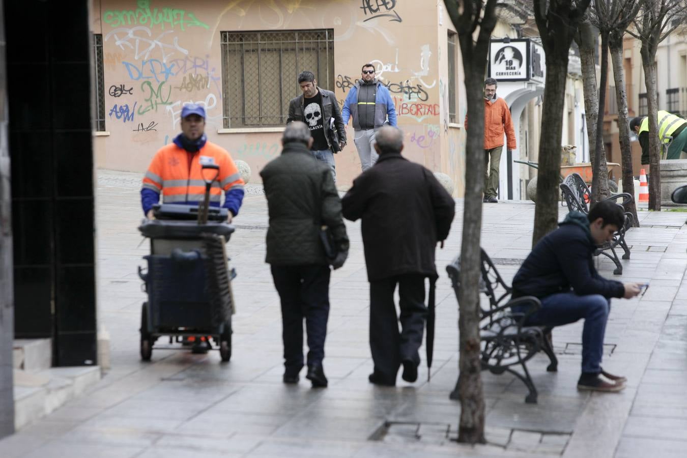 Campaña de limpieza de grafitis en el centro de Cáceres