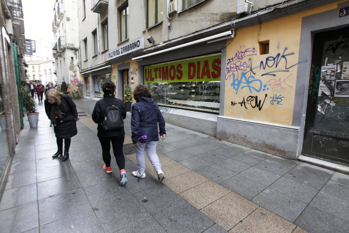 Campaña de limpieza de grafitis en el centro de Cáceres