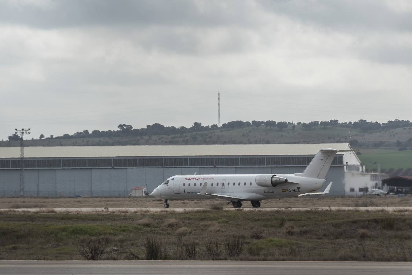 Martes, 7 de febrero. El aeropuerto de Badajoz alcanzará los 45.000 usuarios en el año 2021 y superará a León y Vitoria, según un informe del Ministerio de Fomento. Fotografías: JV Arnelas