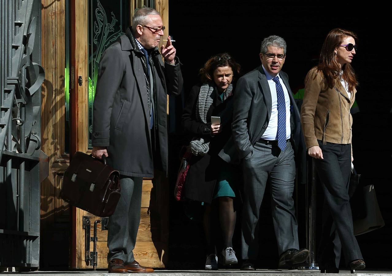 Miércoles, 8 de febrero. Francesc Homs carga con la culpa de seguir hasta el final en la el 9-N porque todo era legal. Fotografías: Toni Albir