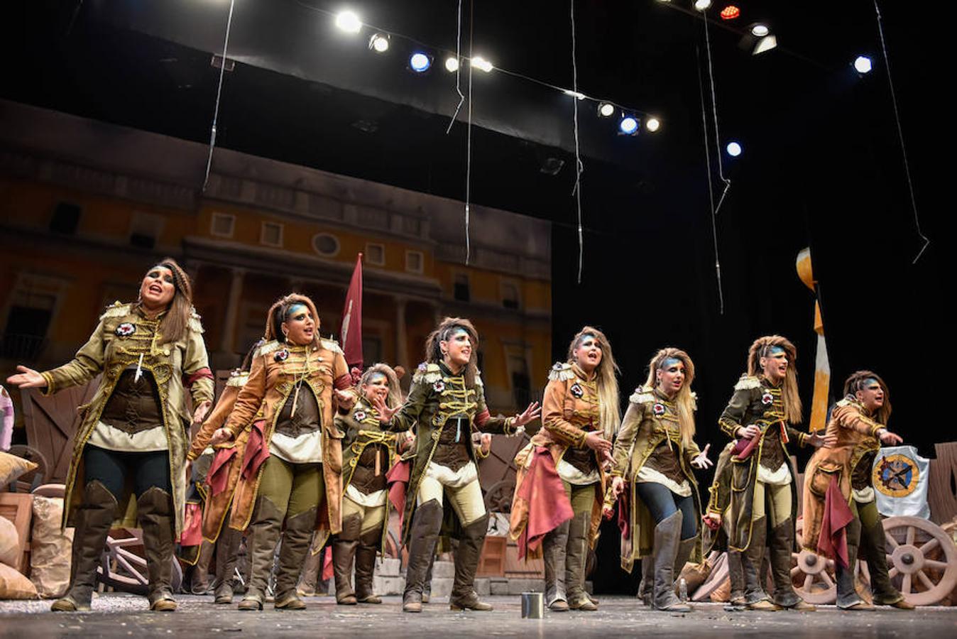 Las Chimixurris tienen una escenografía muy teatral y suenan bonito. Tienen pasodobles comprometidos y todo para tener una puntuación muy alta
