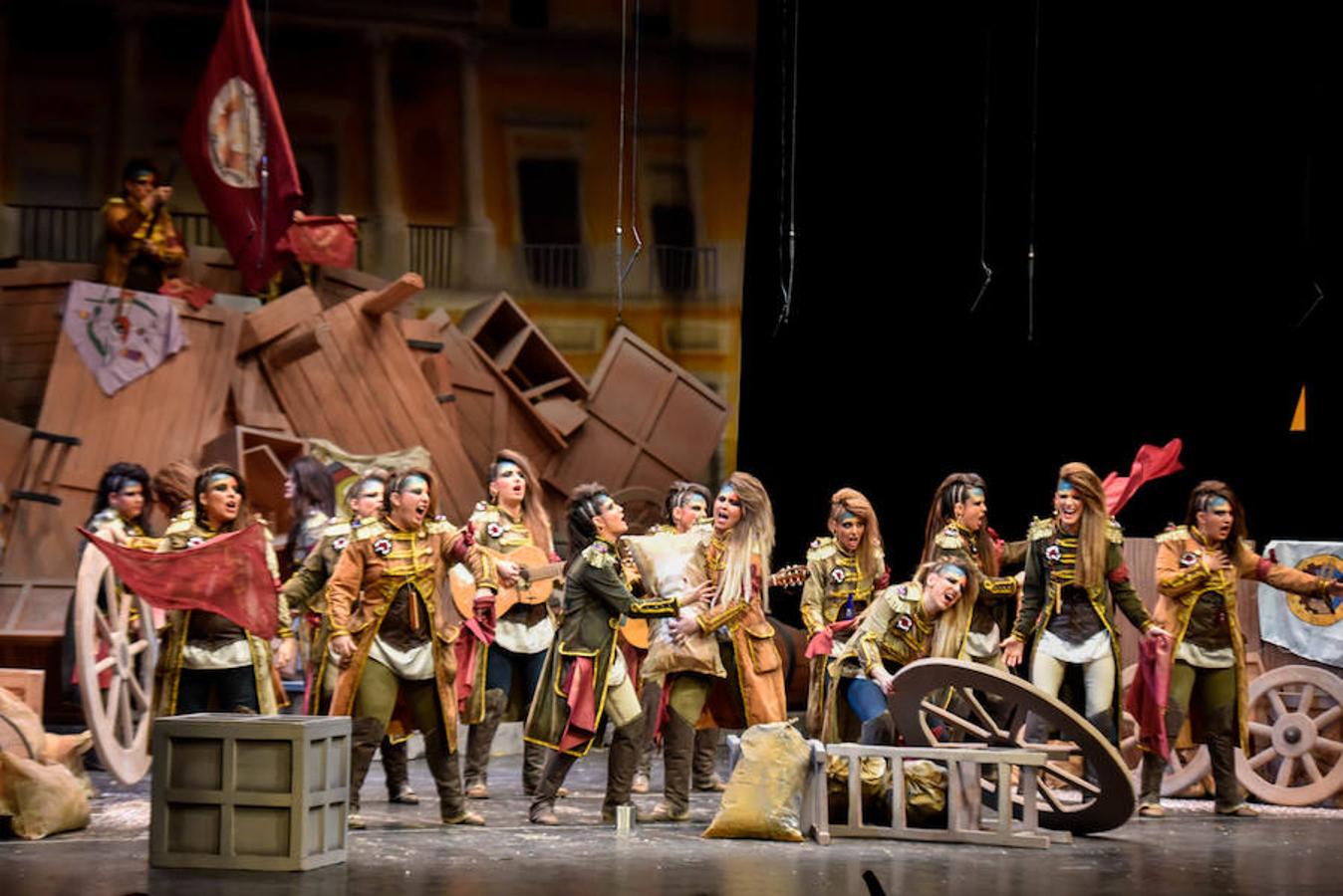 Las Chimixurris tienen una escenografía muy teatral y suenan bonito. Tienen pasodobles comprometidos y todo para tener una puntuación muy alta