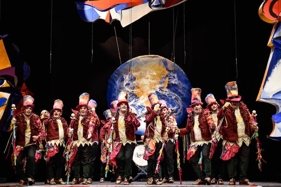 A muchos de sus seguidores les molesta que les comparen con las comparsas gaditanas, pero es que en Badajoz este grupo no tiene comparación con nada