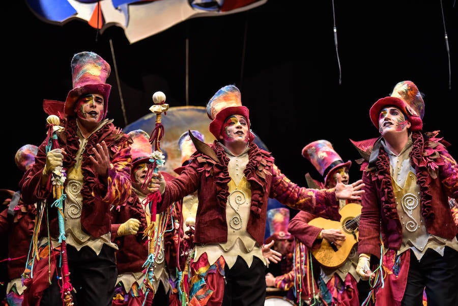 A muchos de sus seguidores les molesta que les comparen con las comparsas gaditanas, pero es que en Badajoz este grupo no tiene comparación con nada