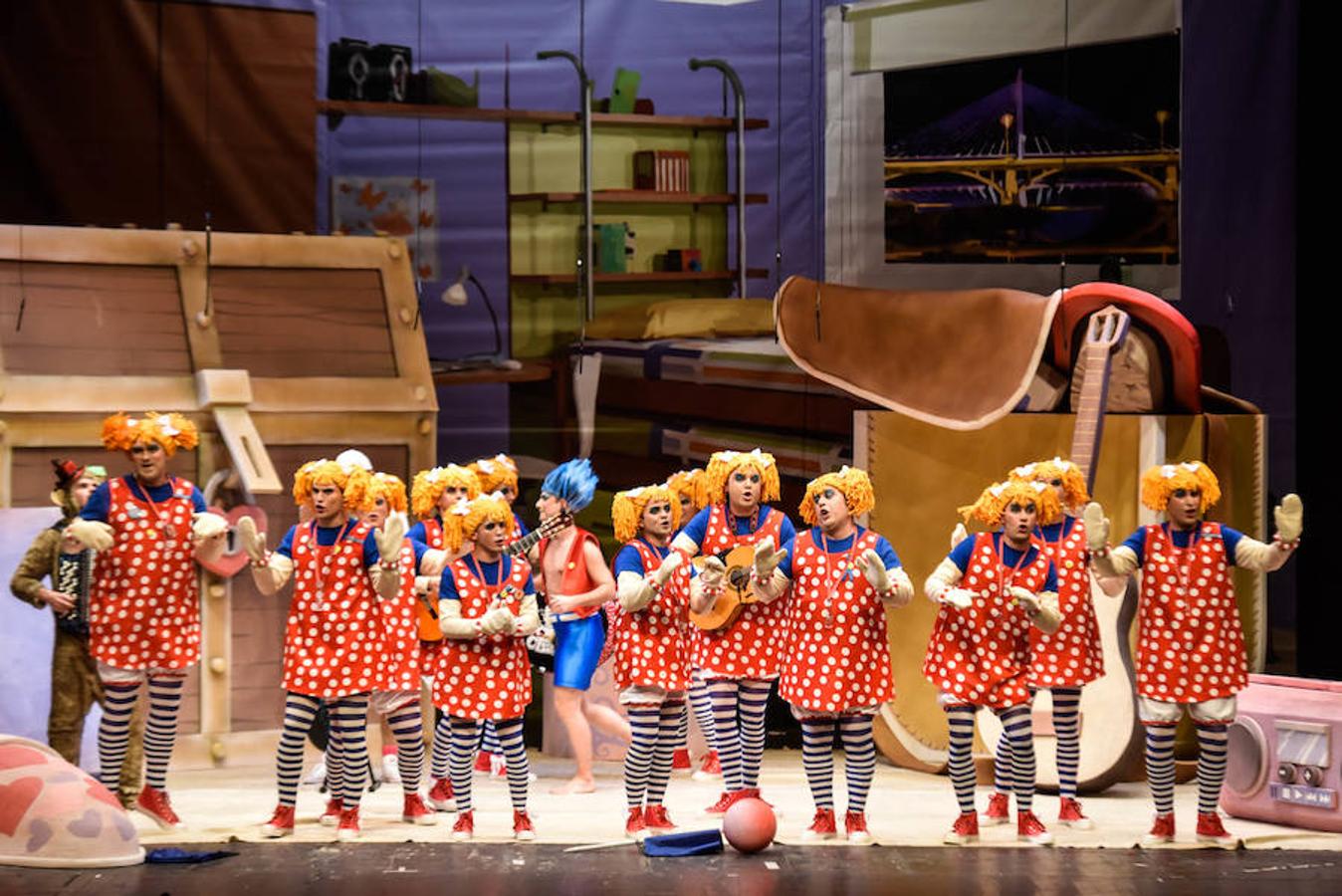 Lo mejor de Los Chalaos es el punto de tener un acordeón en la presentación, la puesta en escena y los toques de actualidad