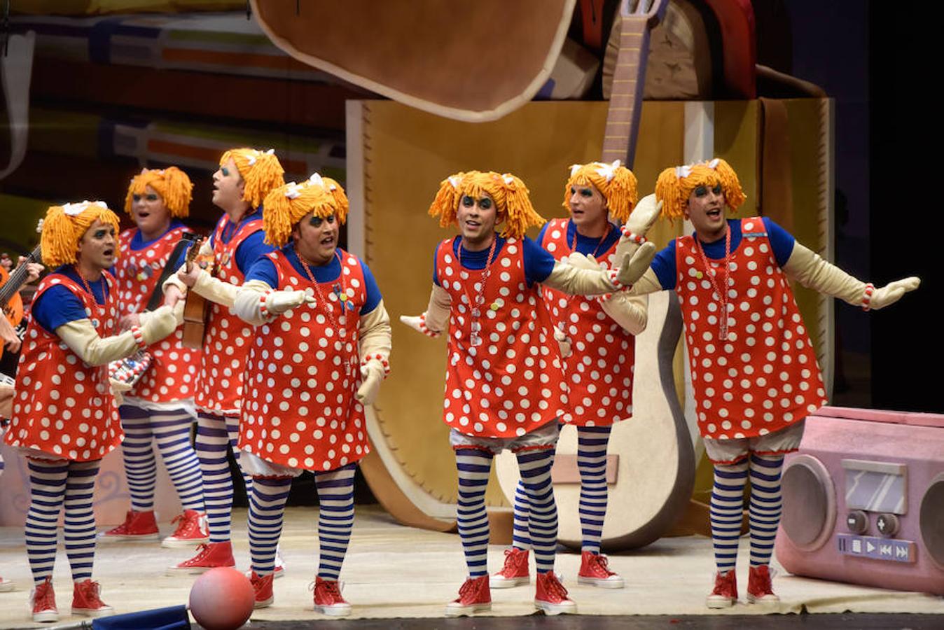 Lo mejor de Los Chalaos es el punto de tener un acordeón en la presentación, la puesta en escena y los toques de actualidad