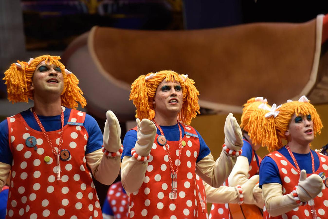 Lo mejor de Los Chalaos es el punto de tener un acordeón en la presentación, la puesta en escena y los toques de actualidad