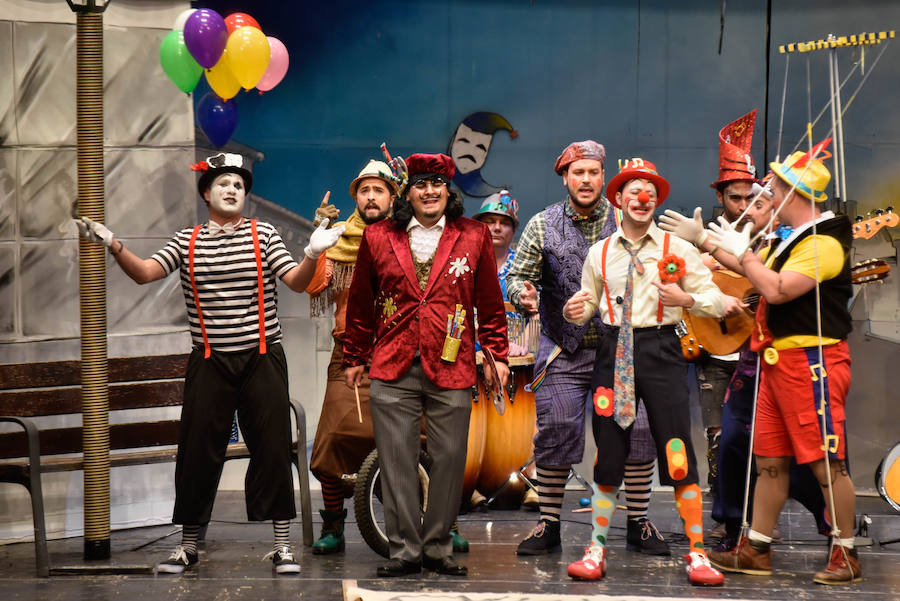 Tienen momentos de mucha calidad con los acordes que forman con sus voces y tiene mucho mérito presentar 20 minutos de música origina