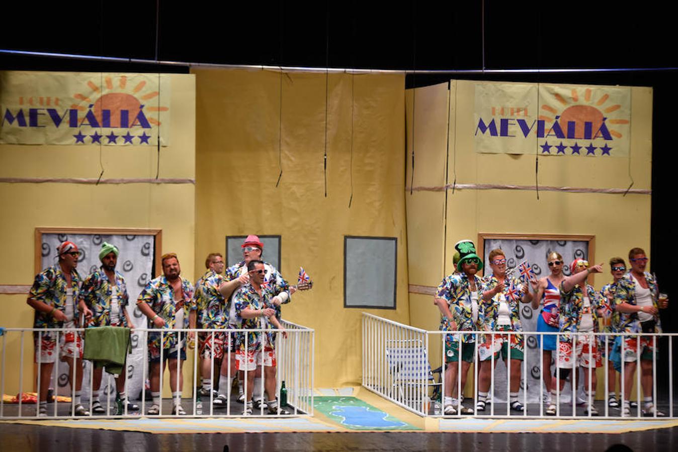 Los Indecisos han escogido un buen tipo, de británicos de vacaciones en España haciendo balconing