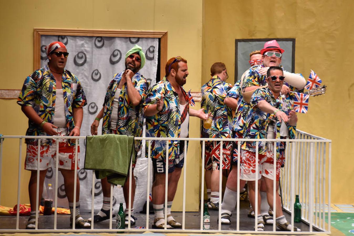 Los Indecisos han escogido un buen tipo, de británicos de vacaciones en España haciendo balconing