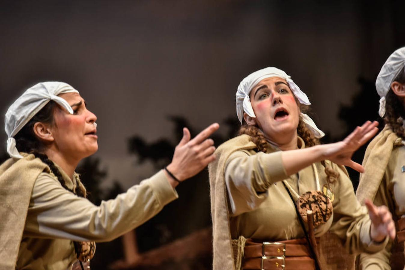 Las Polichinelas tienen buenas letras y las defienden con soltura con un buen sonido. Tienen un repertorio muy completo